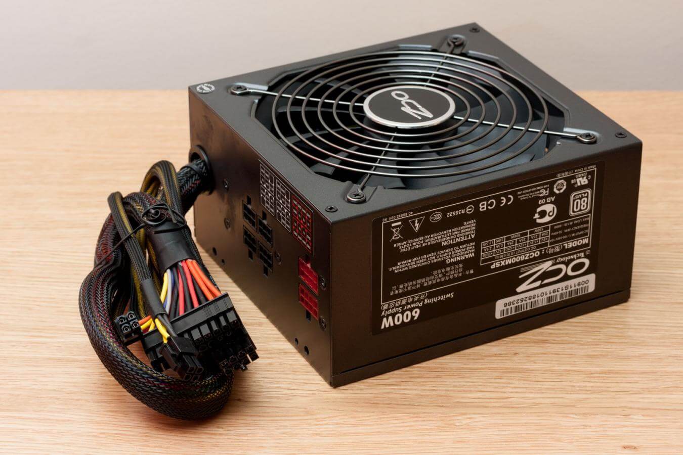 OCZ_600W_power_supply_unit_resize2.jpg